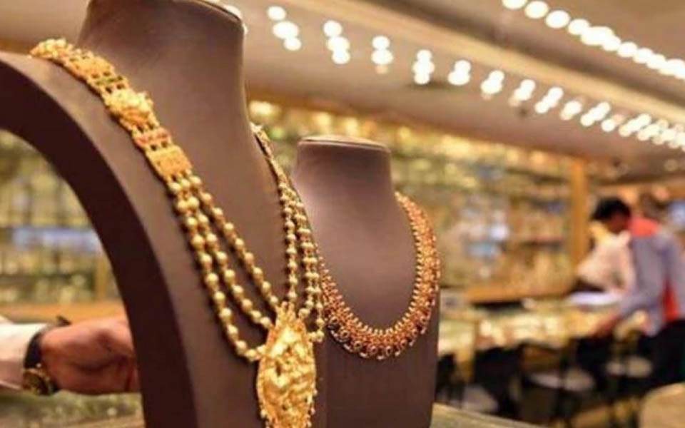 Gold prices hit lifetime high of Rs 41,730 per 10 gm, zoom Rs 720