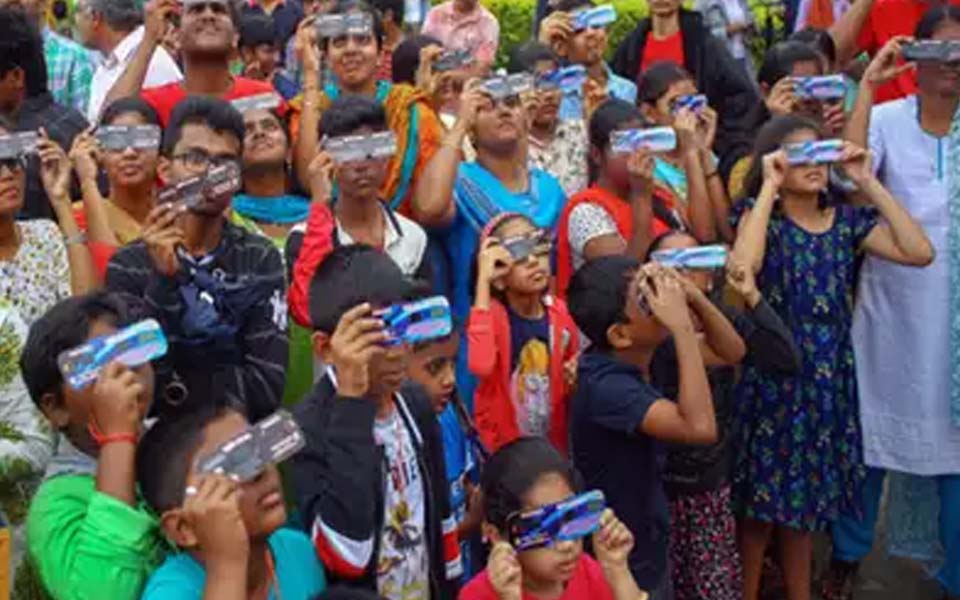 15 youths suffer vision loss due to solar eclipse in December