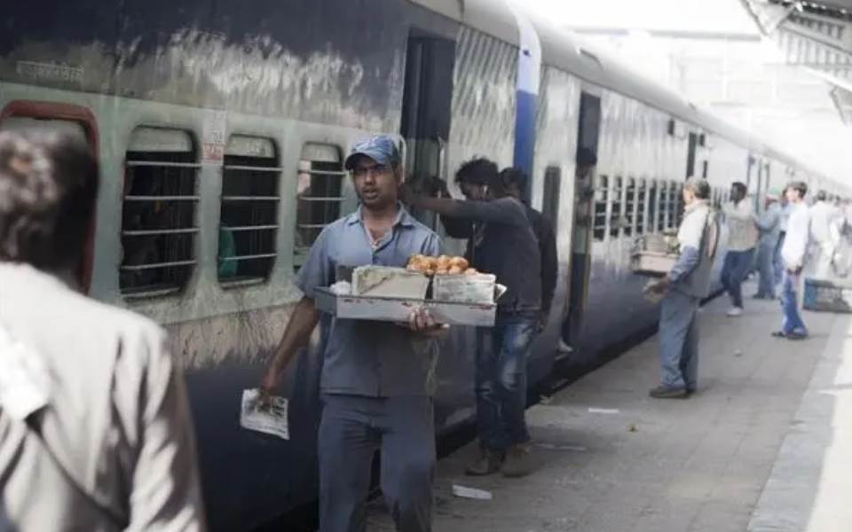 Indian Railways offers meals at Rs 20 and 50 for General Class passengers