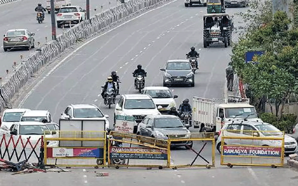 Road at Shaheen Bagh opened by group of protesters, blocked again