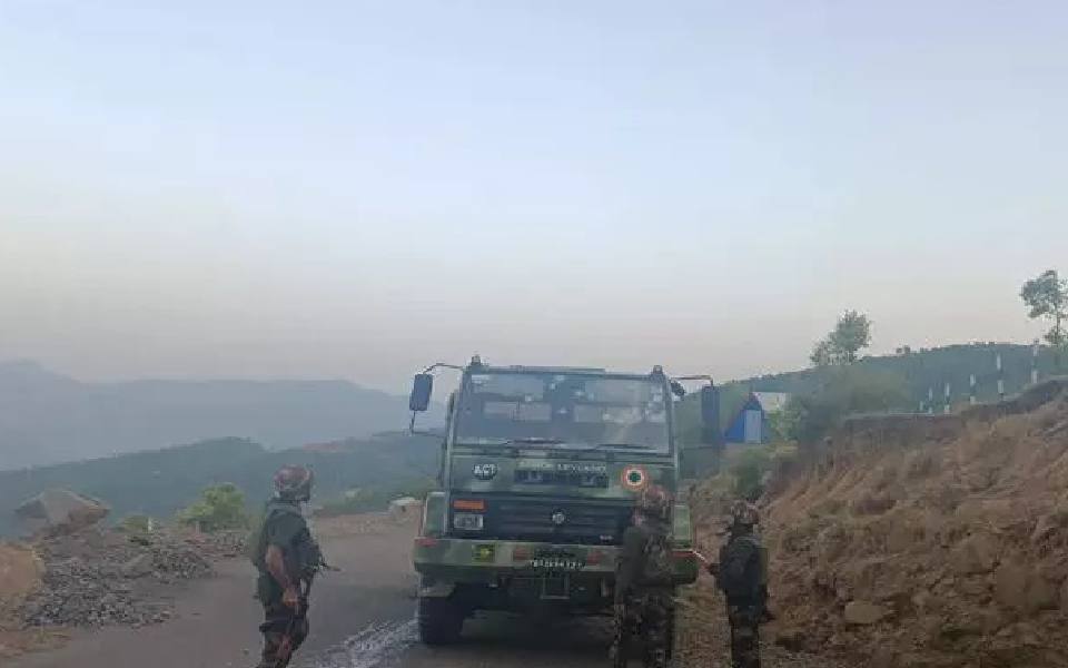 One IAF soldier killed, 4 injured as IAF convoy gets attacked ahead of LS poll in J&K
