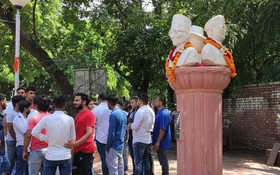 ABVP installs statue of Savarkar in Delhi University's north campus
