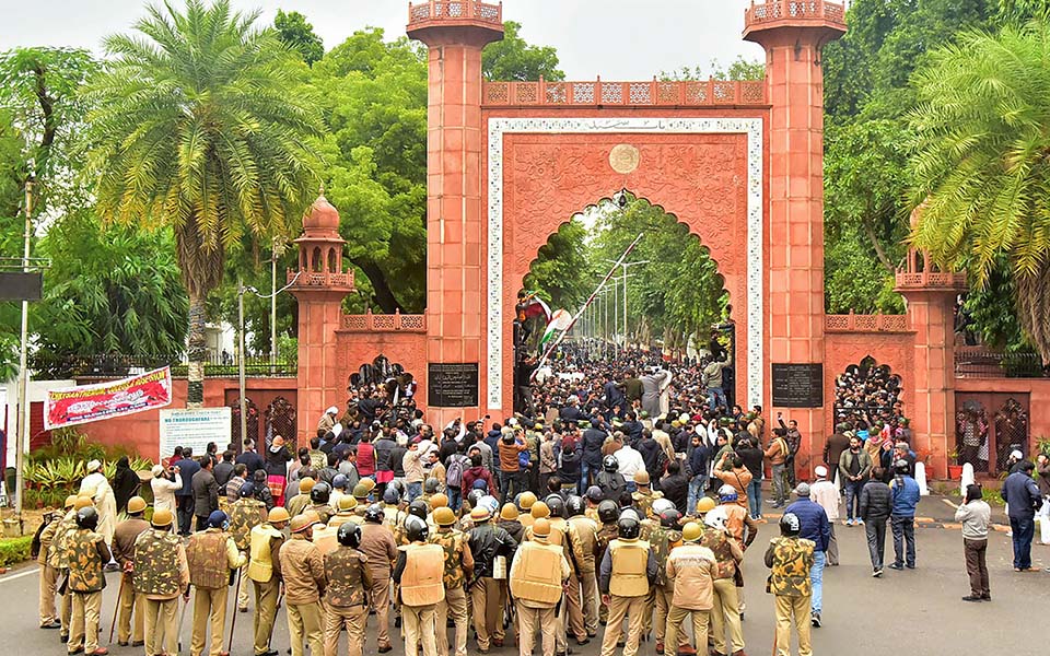 Aligarh Muslim University admin closes university till Jan 5 after student-police clash