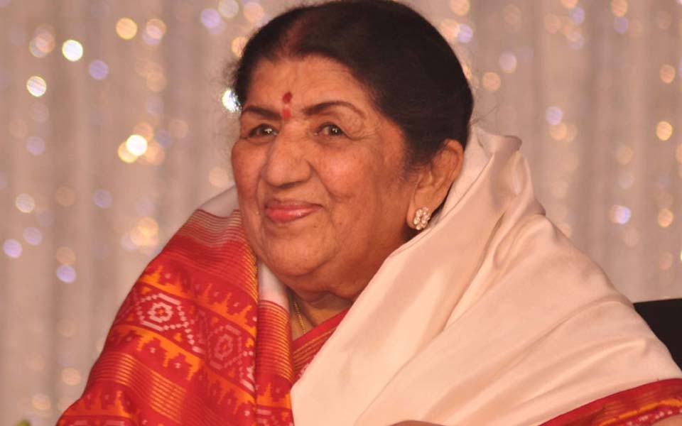 Lata Mangeshkar returns home from hospital after 28 days, thanks well-wishers