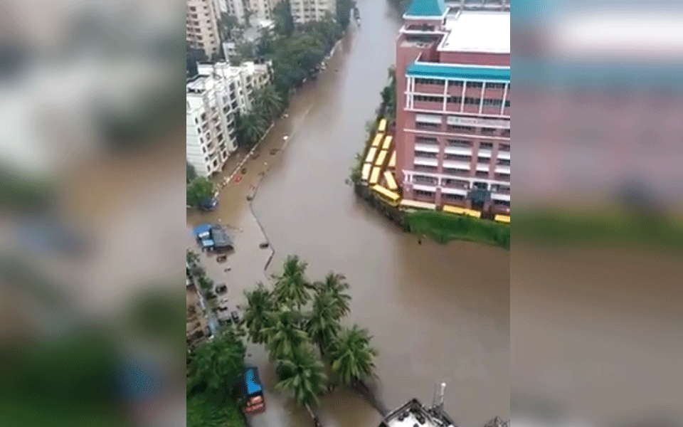 Heavy rain in Mumbai; local train services, road traffic hit