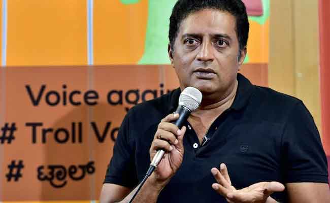 Left made a mistake by fielding a candidate against Shashi Tharoor, says Prakash Raj