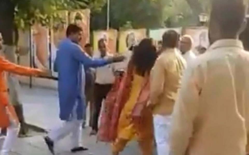 Delhi BJP leader allegedly assaults wife, a former mayor, at party office