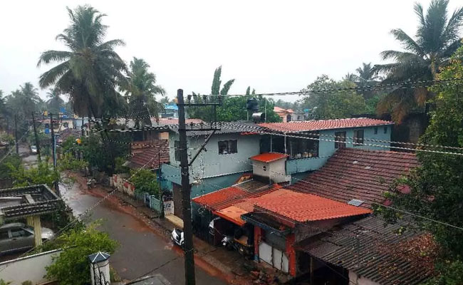 Heavy rain with thunder hits Udupi District, causing power outages