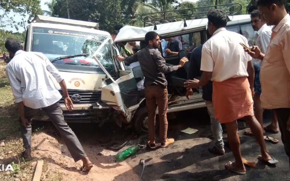 Seven including two six-month old infants injured in road accident at Vittla