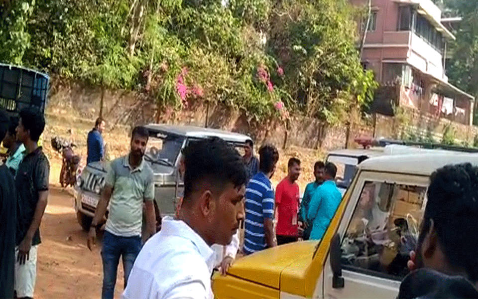 Mangaluru: Car collides with auto-rickshaw; three Injured