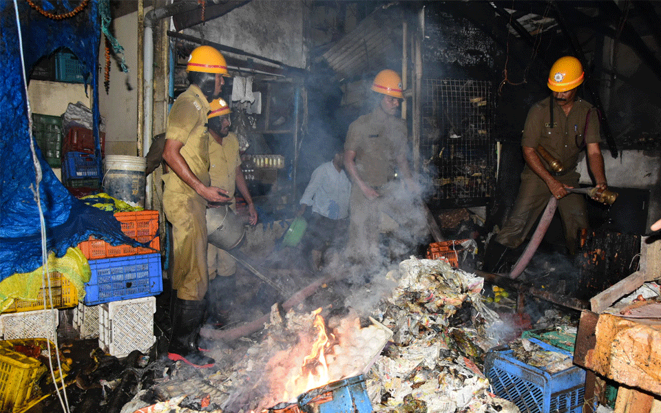 Mangaluru: Fire breaks out in central market