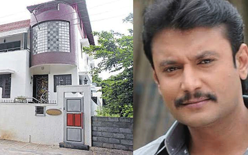 Stone pelted at actor Darshan's house