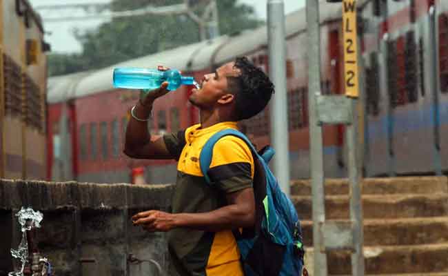Bengaluru goes to poll amid heat wave-like situation