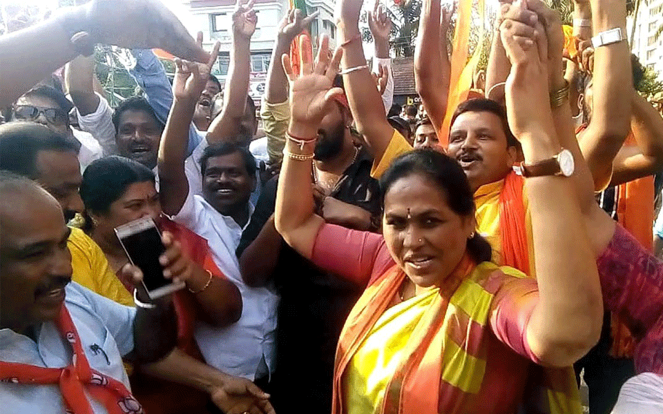 Shobha Karandlaje dances to celebrate her victory