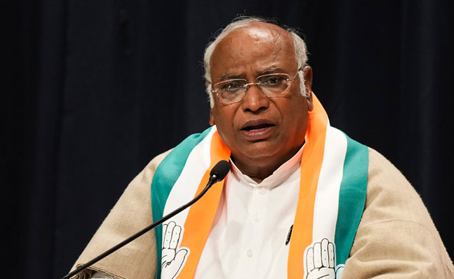 "Modi & Shah are sellers and Ambani-Adani are buyers": Kharge's sharp attack on BJP-led Centre
