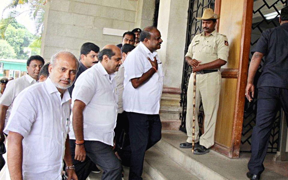 JDS Minister, BJP leaders meeting sets off speculations; Kumaraswamy calls it 'casual'