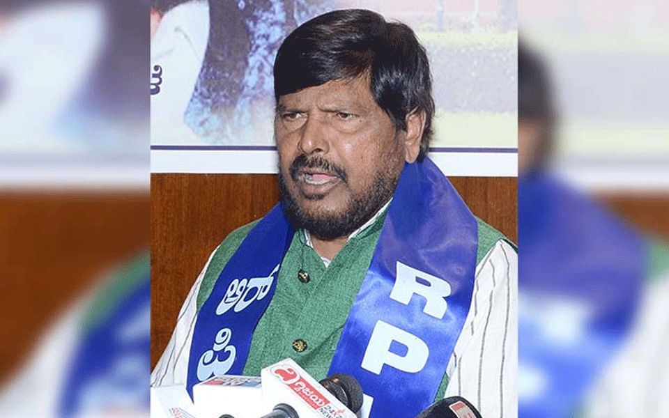 Union minister Athawale invites Kumaraswamy to join hands with BJP