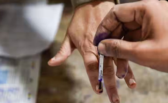 Voting underway in 14 Lok Sabha constituencies in Karnataka