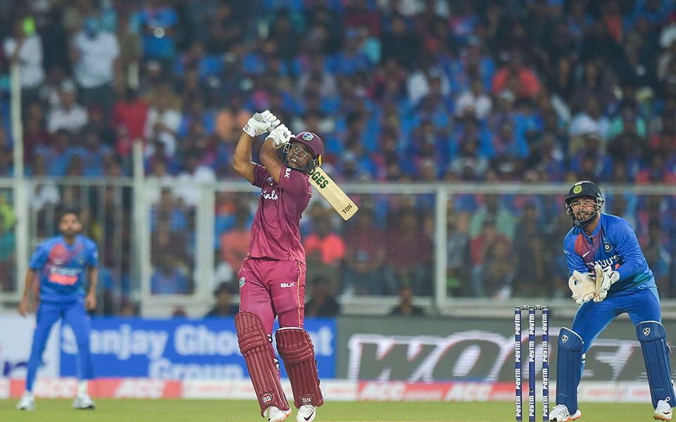 West Indies beat India by 8 wickets in 2nd T20I; levels series 1-1
