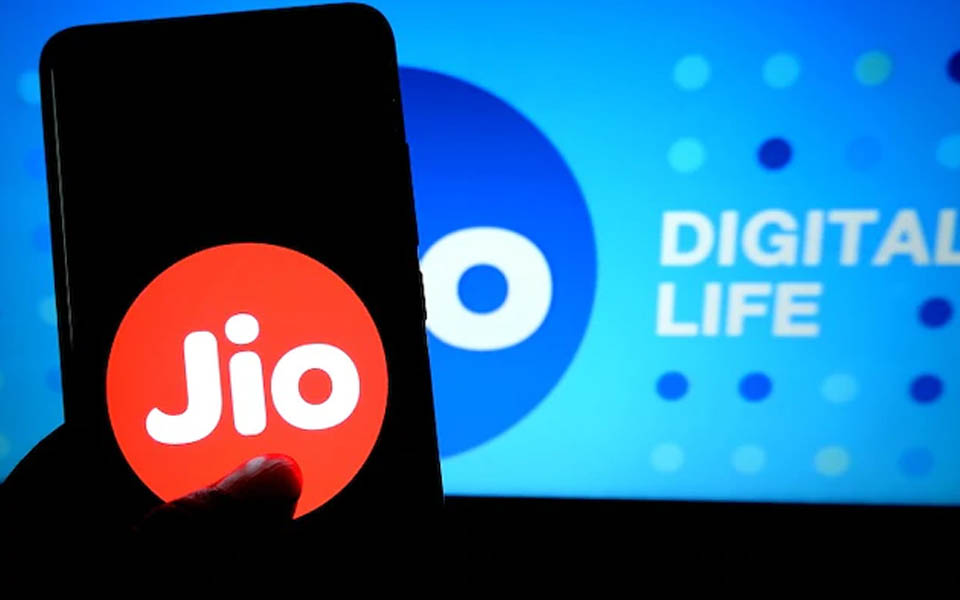 Shocking news for customers: Jio to charge 6 paise per minute for outgoing calls to Airtel, Vodafone