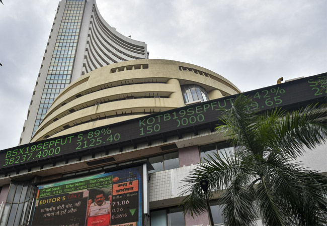 Sensex, Nifty fall for second straight session on weak global trends