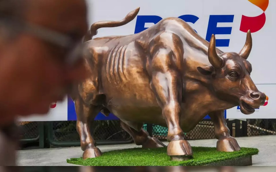 Sensex jumps 1,006 pts on buying in Reliance after Q4 results, foreign fund inflows