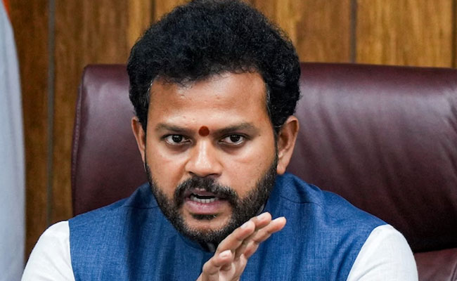 India can be global exporter of aviation components, products: Naidu