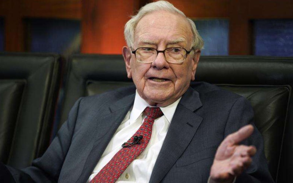Warren Buffett shocks shareholders by announcing his intention to retire at end of year
