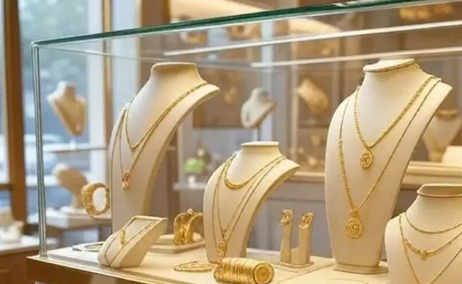 Gold, silver soar as US-Iran deal hopes lift bullion demand