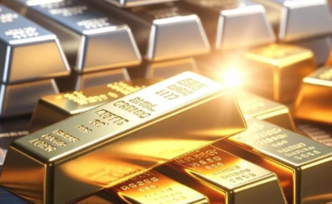 Gold, silver jump in Delhi as rupee slides to record low