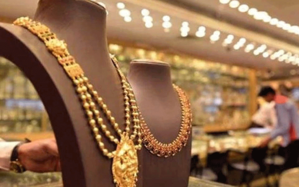 Gold drops Rs 199; silver tumbles Rs 250