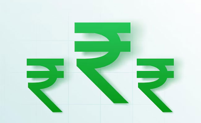 Rupee falls 30 paise to 95.94 against US dollar in early trade