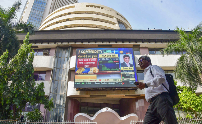 Stock markets tumble in early trade amid weak global cues, FII outflows