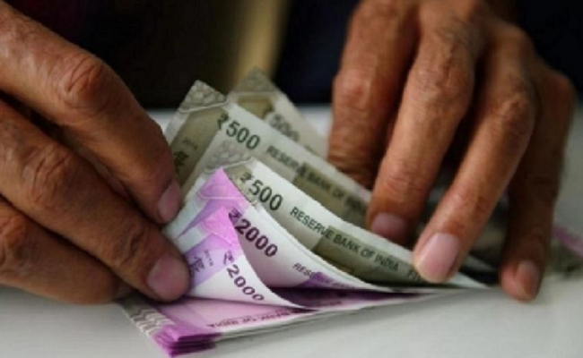 Rupee falls 4 paise to 83.32 against US dollar in early trade