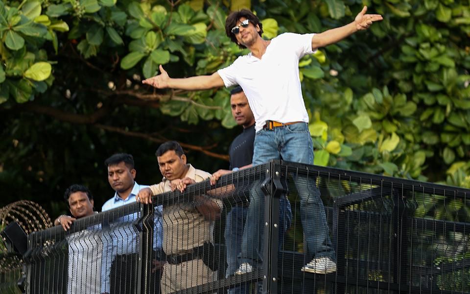 Mumbai police summon Raipur lawyer over death threat to Shah Rukh Khan