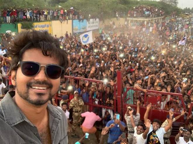 Actor Vijay’s selfie with fans most retweeted on Twitter