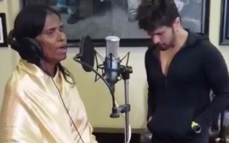 Himesh Reshammiya gives internet singing sensation Ranu Mondal her Bollywood break