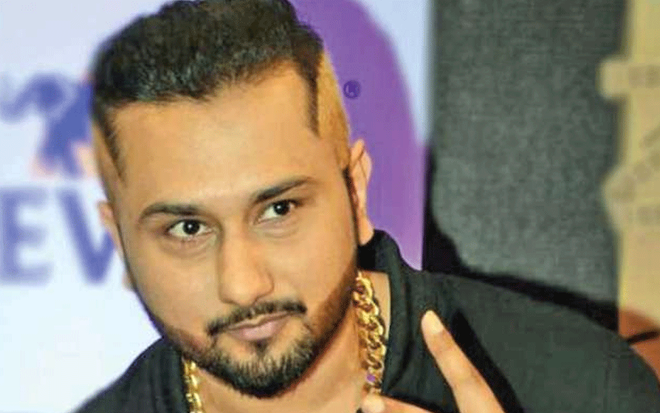 Pop singer Honey Singh booked for 'vulgar' lyrics in his new song