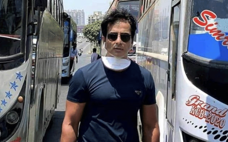 Sonu Sood stopped from meeting migrants at Bandra Terminus