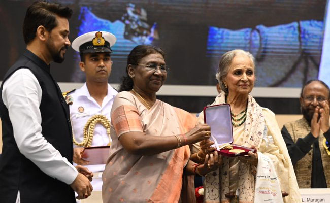 Waheeda Rehman receives Dadasaheb Phalke Award, dedicates it to film fraternity