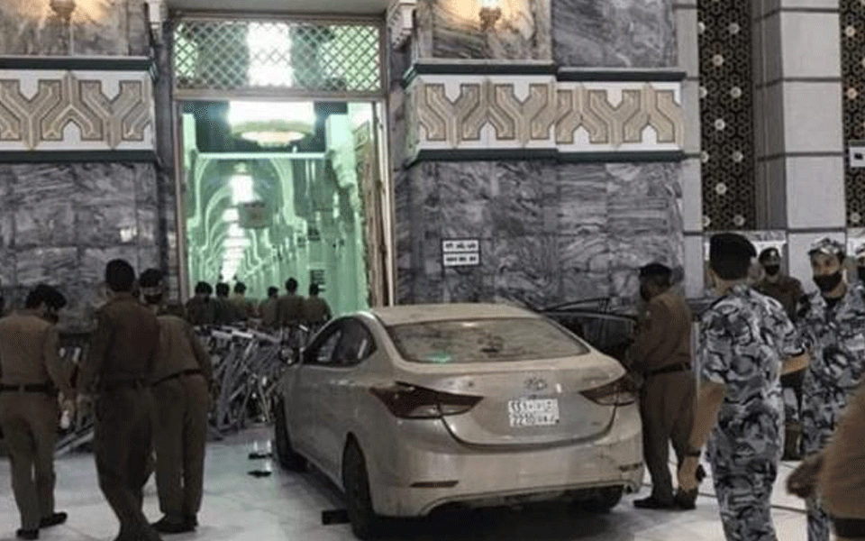 Saudi man crashes car into gates of Makkah's Grand Mosque