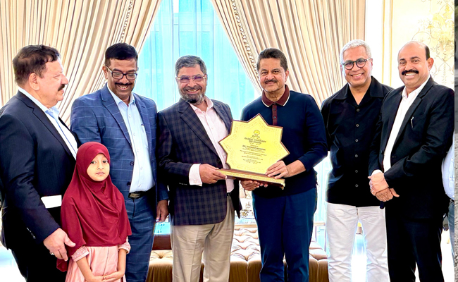 Dr. Thumbay Moideen honored with the prestigious "Global Visionary NRI Award"