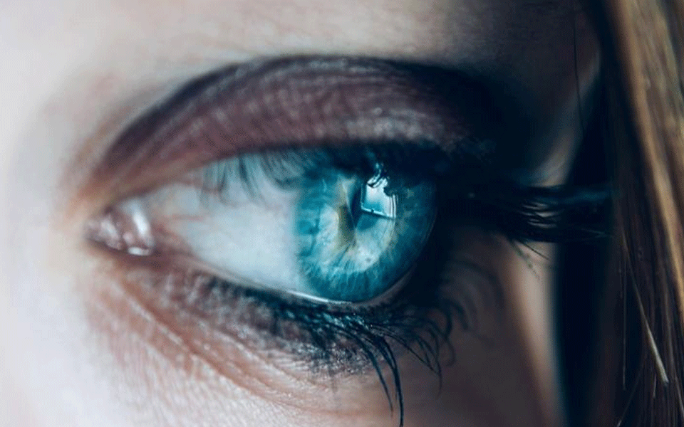 Blue light from digital devices could accelerate blindness