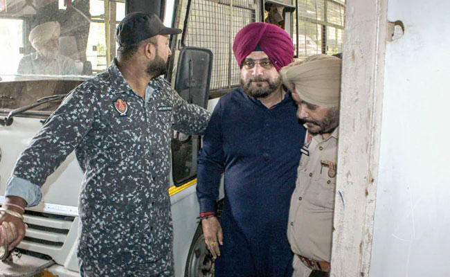 Congress leader Navjot Sidhu likely to be released from Patiala jail on Apr 1