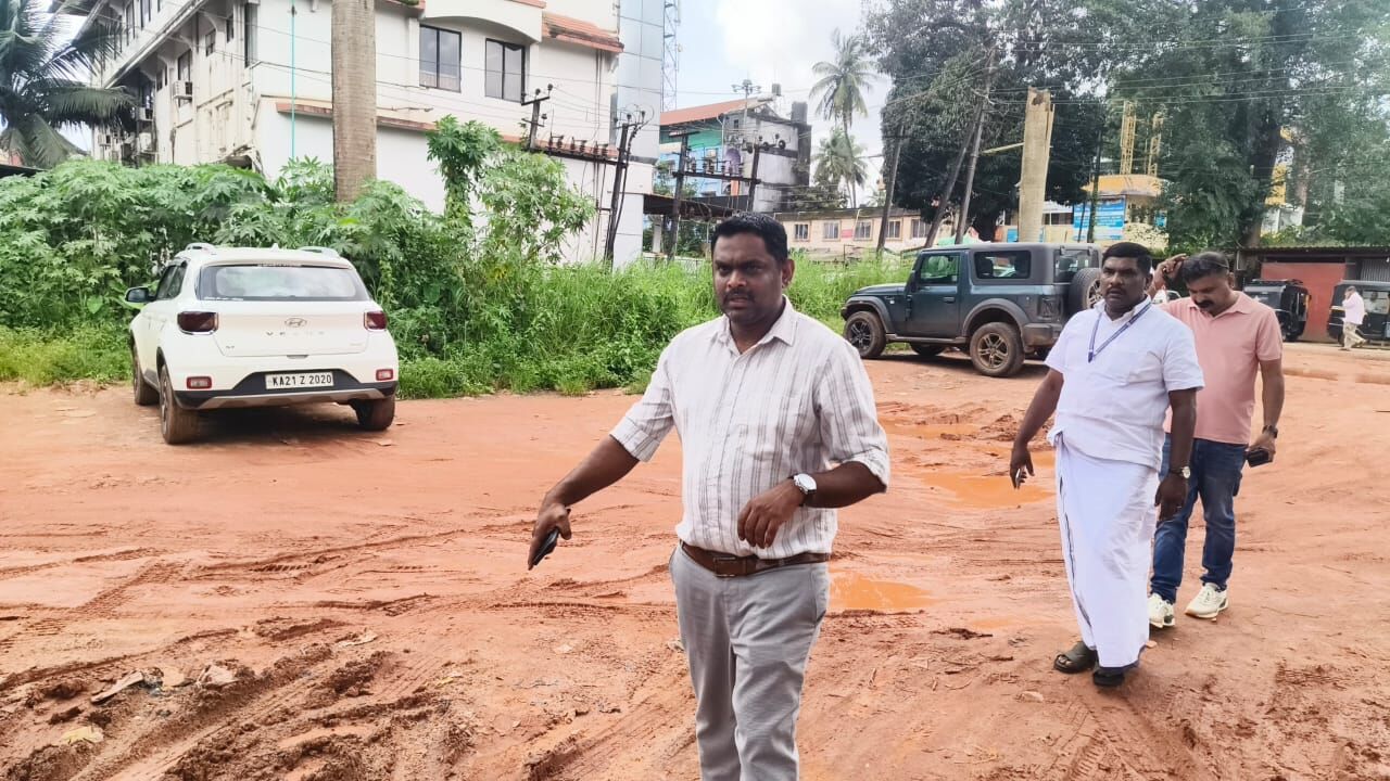 Dharmasthala case: Kerala YouTuber Manaf arrives for questioning at SIT office in Belthangady