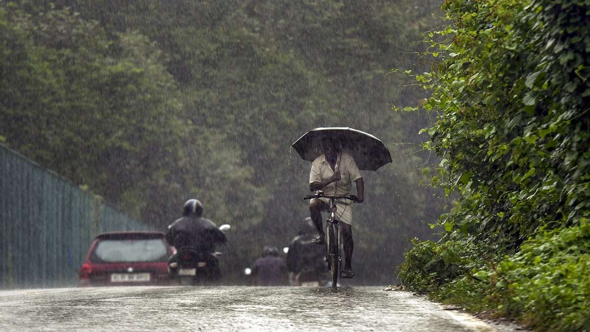 Heavy rains, strong winds continue to lash Kerala; Causing widespread destruction