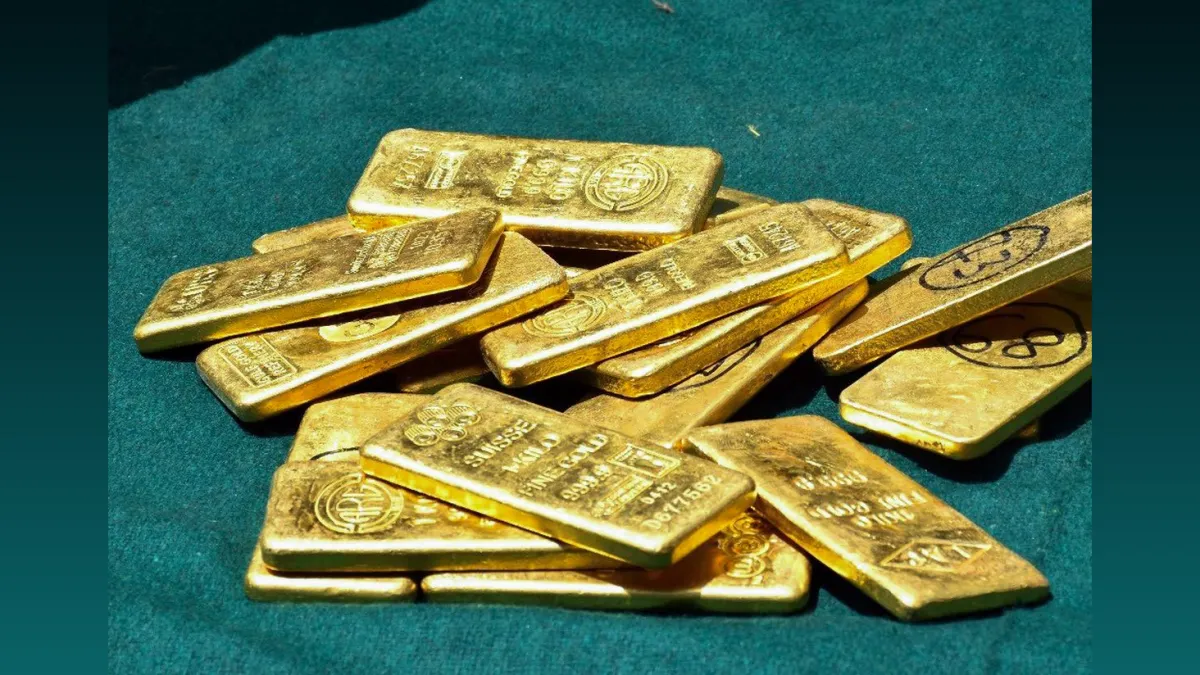 2 Mumbai airport cleaning staff held for smuggling Rs 1.6 crore foreign gold