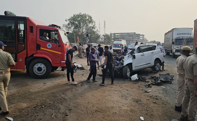 7 persons killed as car collides with trailer truck in Gujarat's Sabarkantha