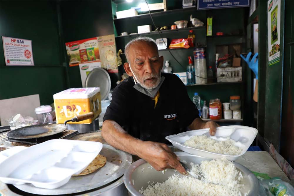 Owner Of Delhi S Baba Ka Dhaba Attempts Suicide Hospitalised