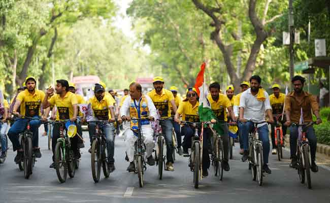 AAP's student wing takes out cycle rally, urges public to vote against 'dictatorship'